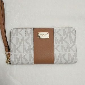 Michael Kors zip wallet wristlet